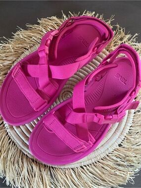 TEVA Women's Hurricane Verge Bright Pink Sandals Size 10